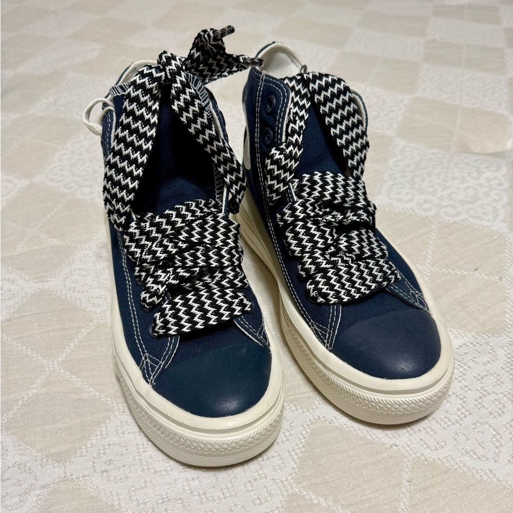 Chuck Taylor All Star Move Platform Women's High-Top Sneakers - Navy and White - Picture 2 of 16